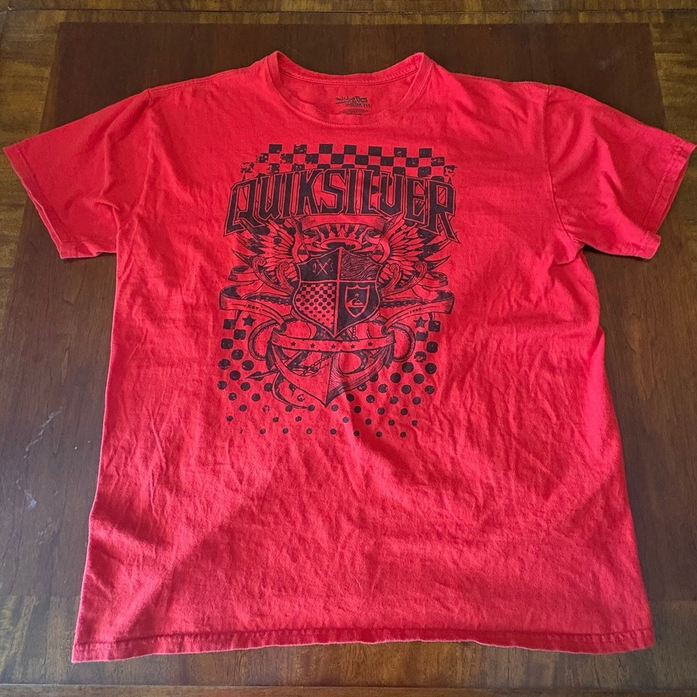 Quiksilver Graphic T Shirt Red Crest Logo Slim Fit Surf Skate Tee Size‎ XL
